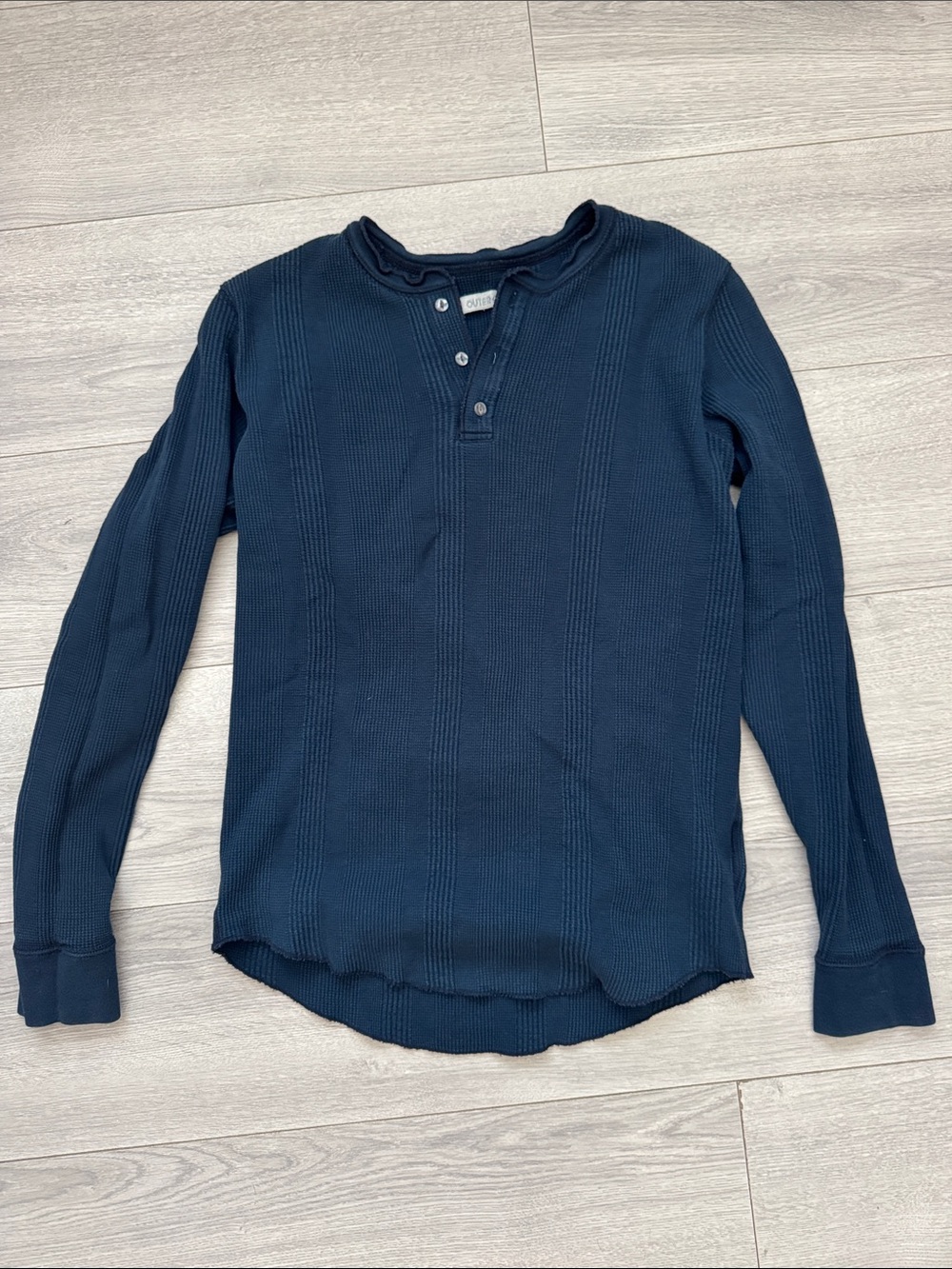 Outerknown Mens Medium Navy Long-Sleeve Henley Thermal Top

Smoke-free home